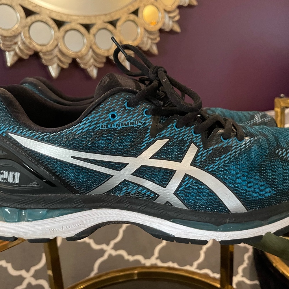 Men’s ASICS Gel Nimbus sneakers 11.5 comfortable for everyday walking & jogging